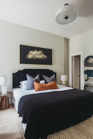 Luxury Designer Penthouse|Private Deck|Gold Coast