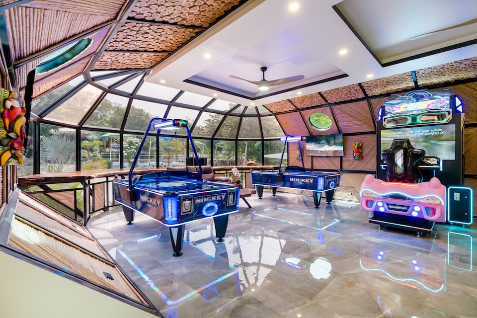 A glass geodome in the Costa Rican jungle, Potrero, Guanacaste, Costa Rica, photo 5 of 10