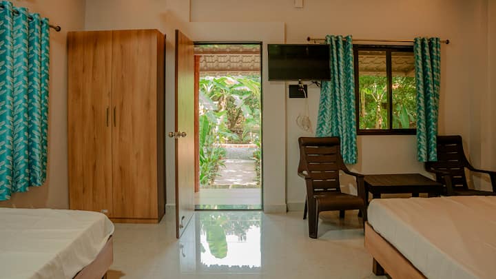 Honest Getaways: Cabin With Loft - Dahanu