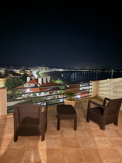 Live the Beach Life! Stunning views of the Bay!