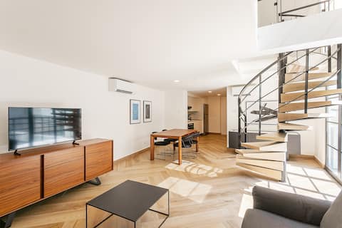 Casco Viejo 2BR Loft • Rooftop Pool Gym & Balcony