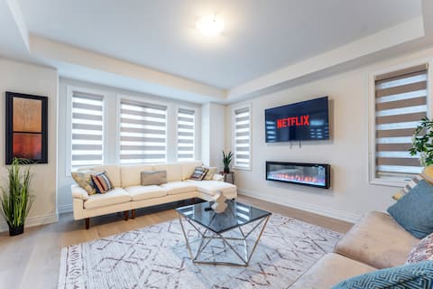 Modern Cambridge Home ~ Relax & Unwind in Comfort