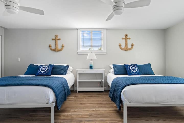 River Retreat: Maluwang na silid - tulugan na may dalawang queen bed 