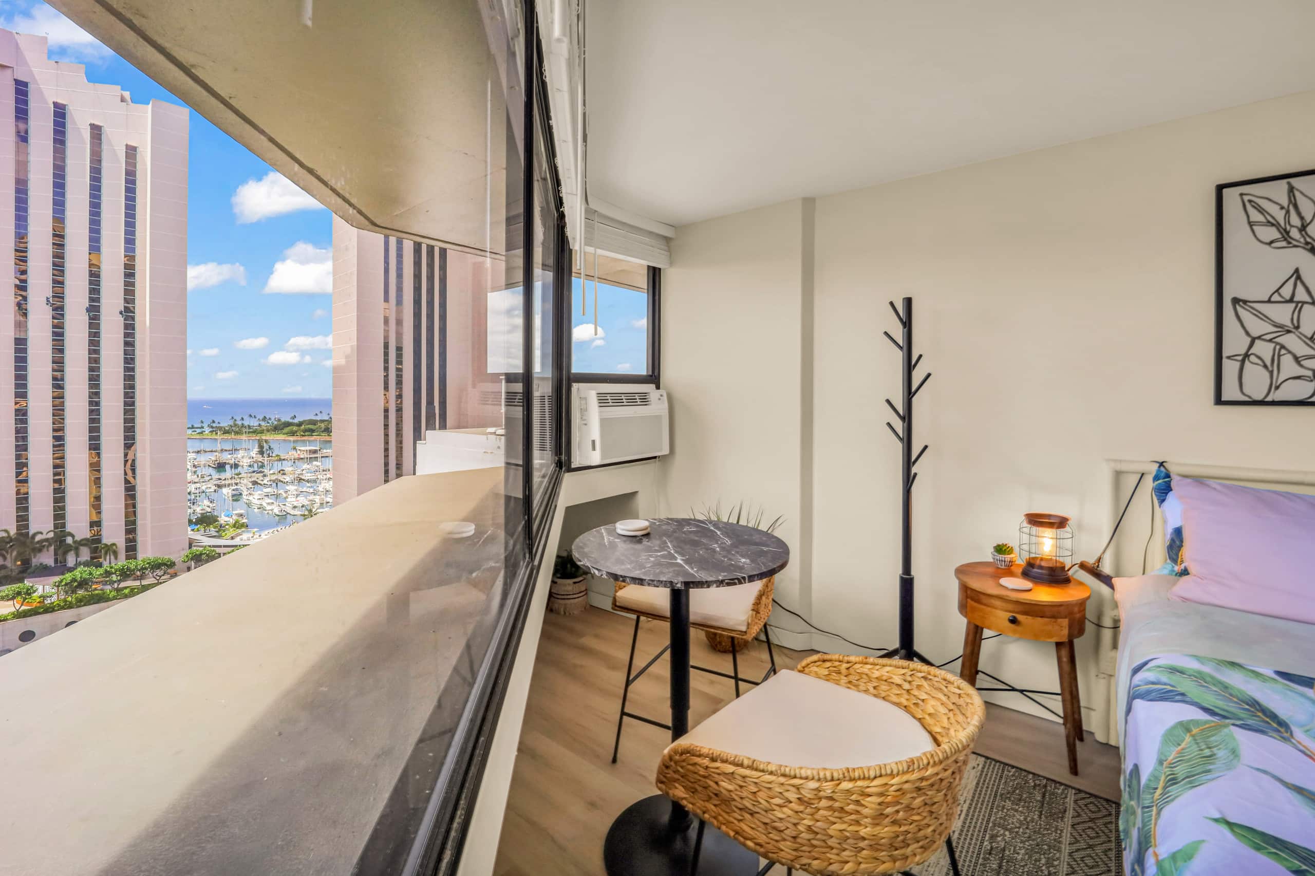 Oceanview Freshly Renovated+Free Parking+WiFi! - Image 16