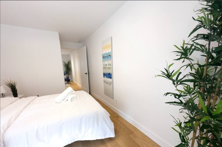 Chic Apt Free St Parking Near Metro & Dining gallery image 5