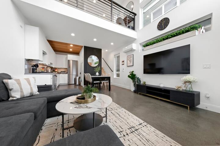 Rooftop Space Needle & Seattle Views | Walkable gallery image 3