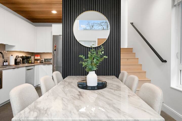 Rooftop Space Needle & Seattle Views | Walkable gallery image 4