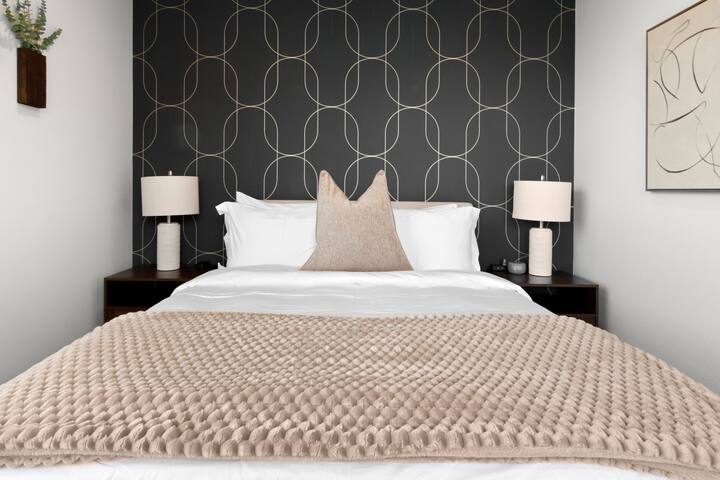 Rooftop Space Needle & Seattle Views | Walkable gallery image 5