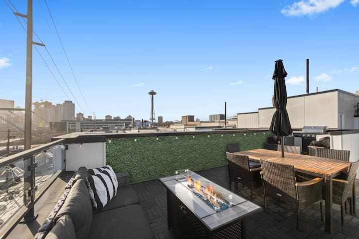 Rooftop Space Needle & Seattle Views | Walkable