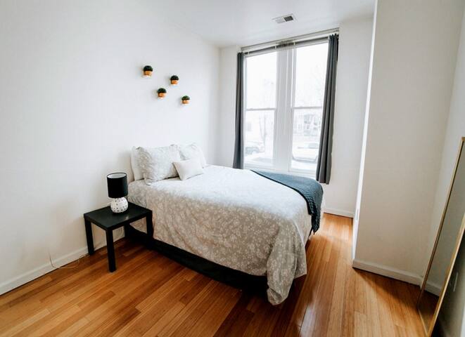 Near Metro & Convention Center, 2 Units gallery image 3