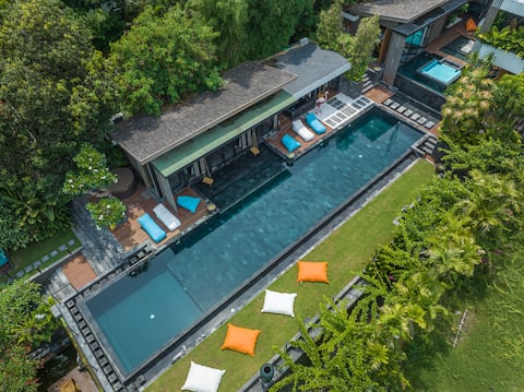 HUGE 8BR, 21max, 3Pools, Sauna, Gym, BBQ, Rooftop!