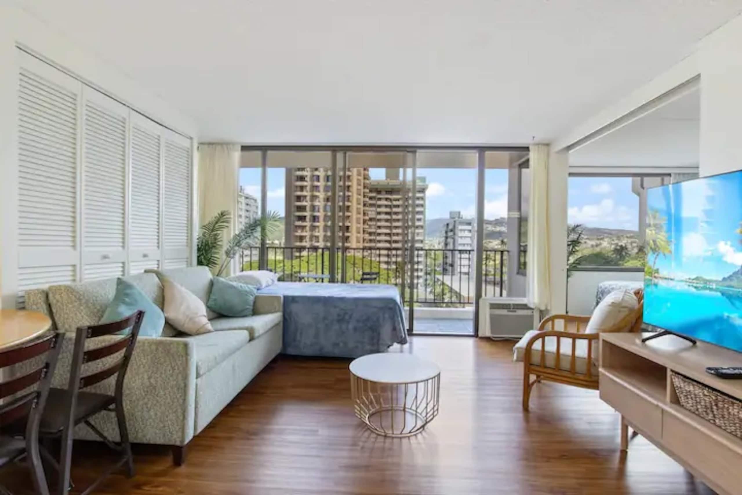 Condo in Honolulu · ★4.57 · 1 bedroom · 4 beds · 1 bath - Image 3
