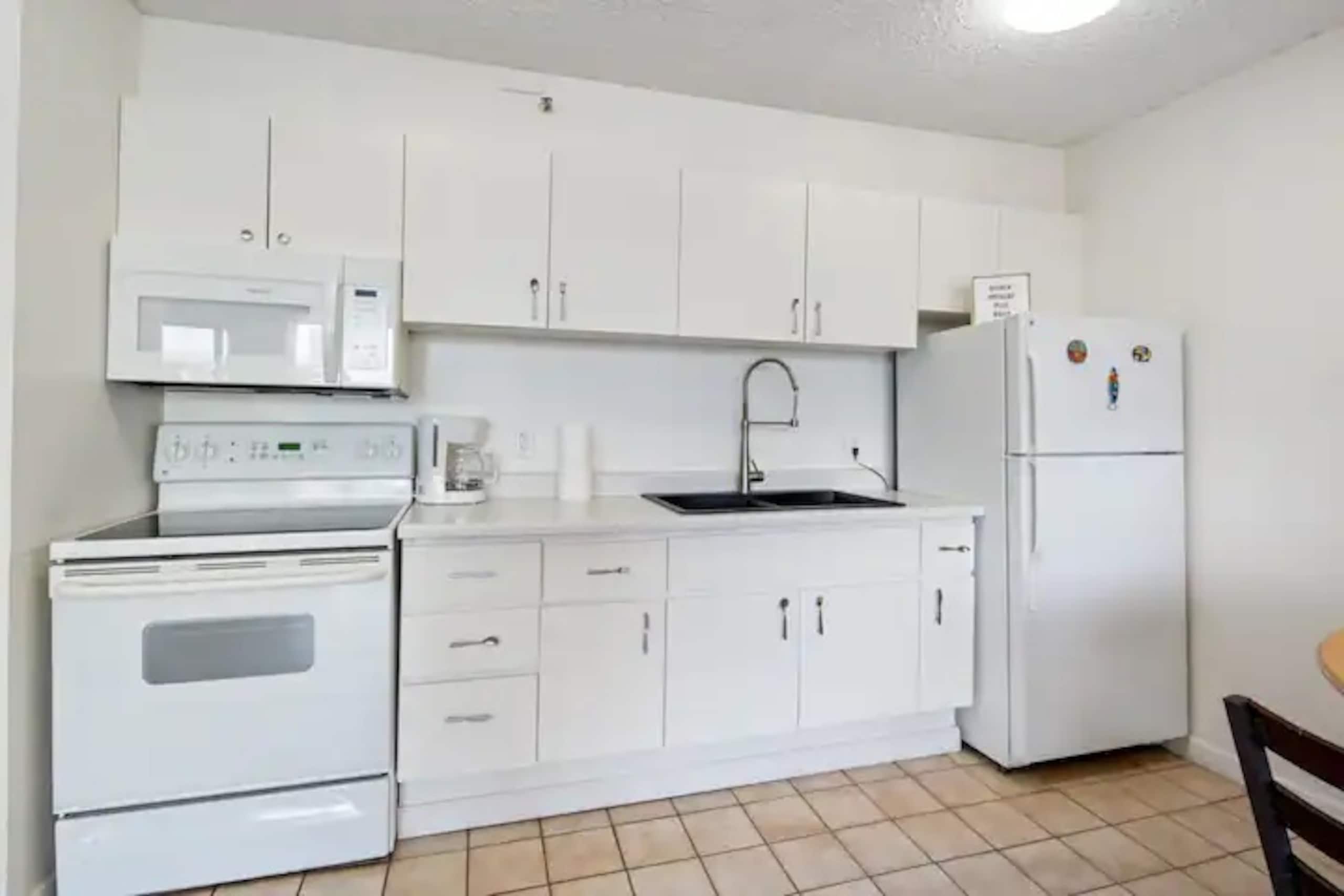 Condo in Honolulu · ★4.57 · 1 bedroom · 4 beds · 1 bath - Image 6