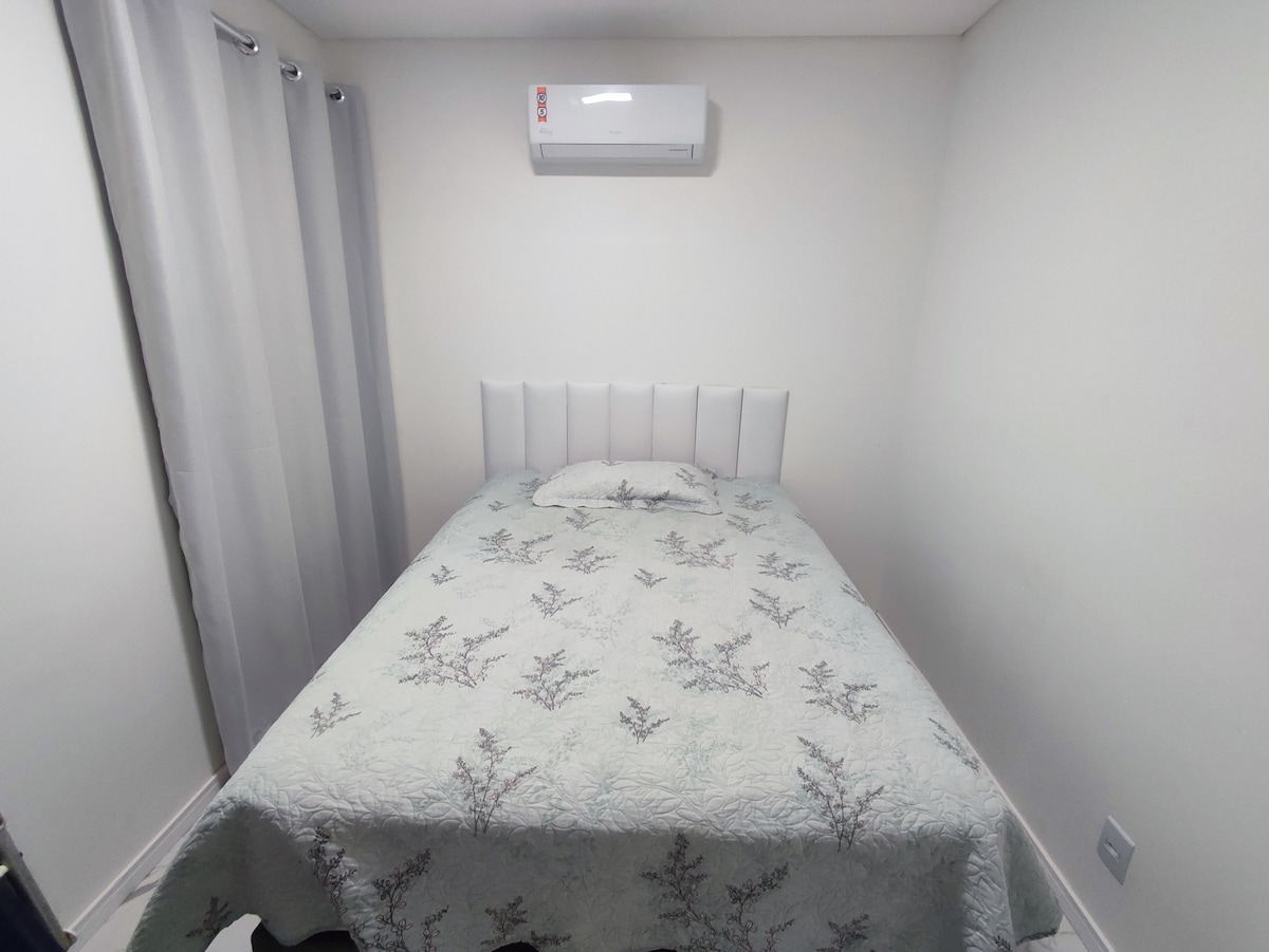 Room with house bed, air conditioning, winter garden, desk.