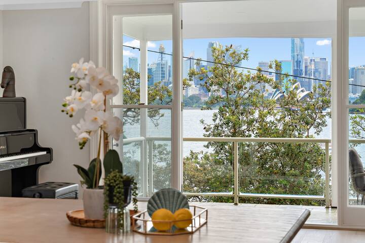 Harbourfront Haven – 4BR with Sydney Icons Views gallery image 3