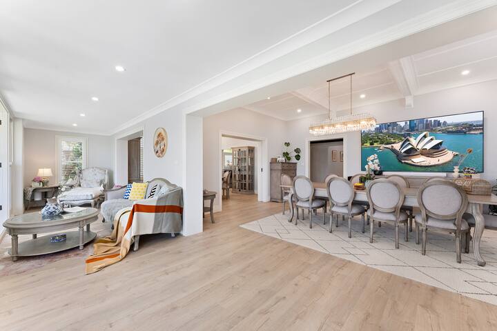 Harbourfront Haven – 4BR with Sydney Icons Views gallery image 5