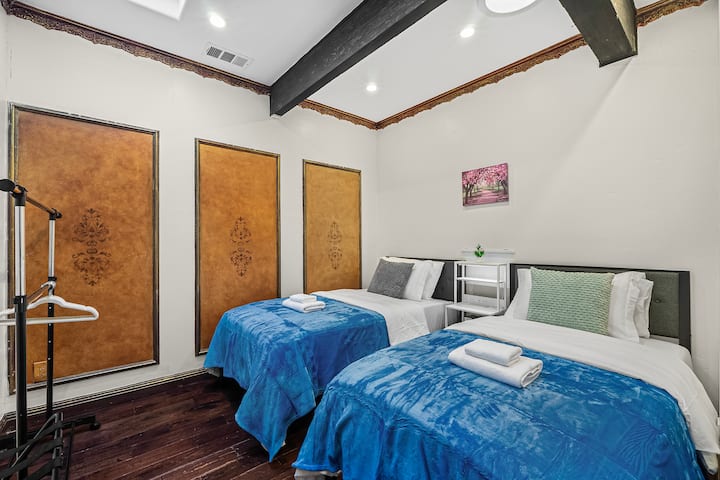 Izba č.8, dve samostatné postele.