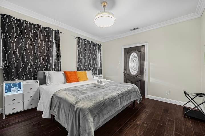 Stunning Roman Design 7Bed5Bath in Heart San Jose gallery image 3