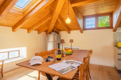 Dreamy Attic Lakeview Escape