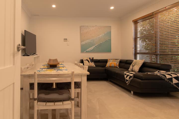 Cottesloe Sun, Beach & Trains



 Sunshine Villa - Cottesloe