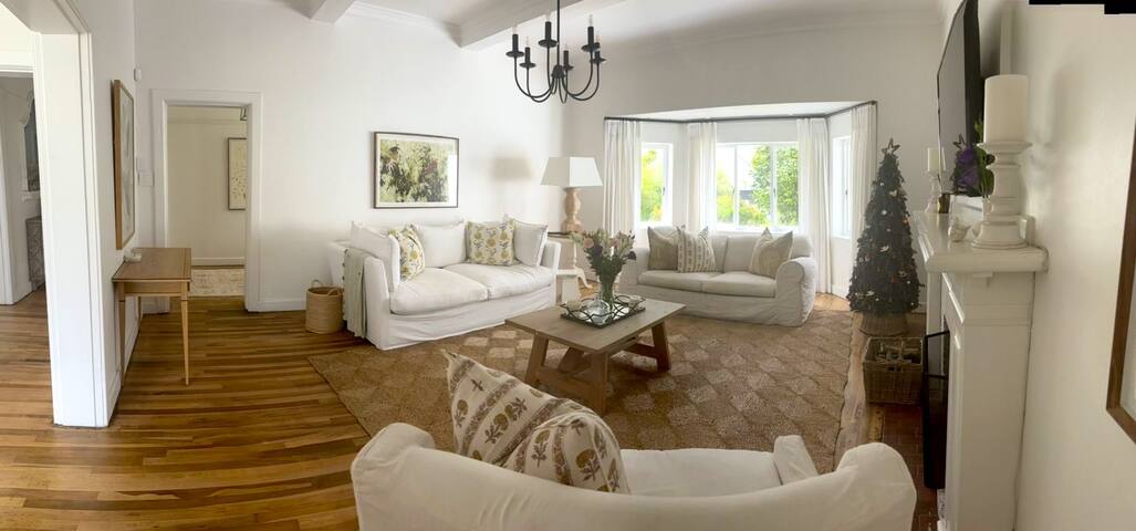 Claremont Upper home with mountain views gallery image 2