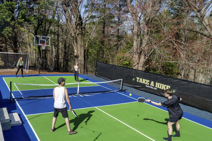 Heated Pool, Pickleball, Hot Tub, 10 mins to DT gallery image 5