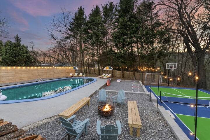 Heated Pool, Pickleball, Hot Tub, 10 mins to DT gallery image 2