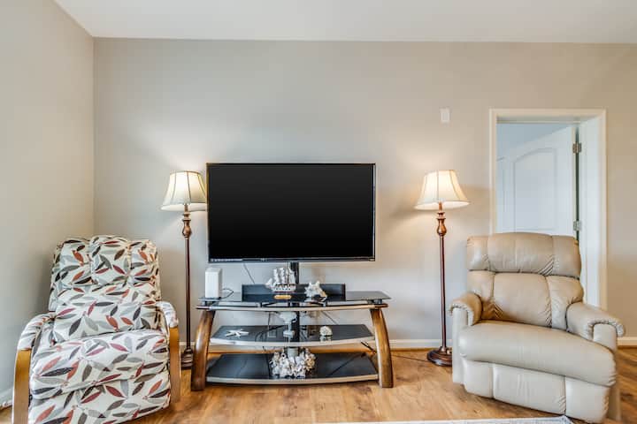 The Salty Seahorse | 1st-floor, Pools & Near Beach - Rehoboth Beach, DE