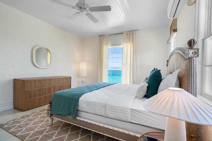 Upstairs king bedroom with ocean view