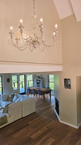 BestPlaceEver – Luxury House with Vineyard Views gallery image 4