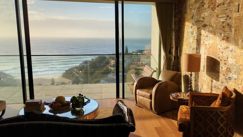 Sub-Penthouse Elegance with Stunning Ocean View gallery image 3