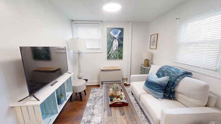 Boutique Apartment - Downtown Eg - Warwick, RI