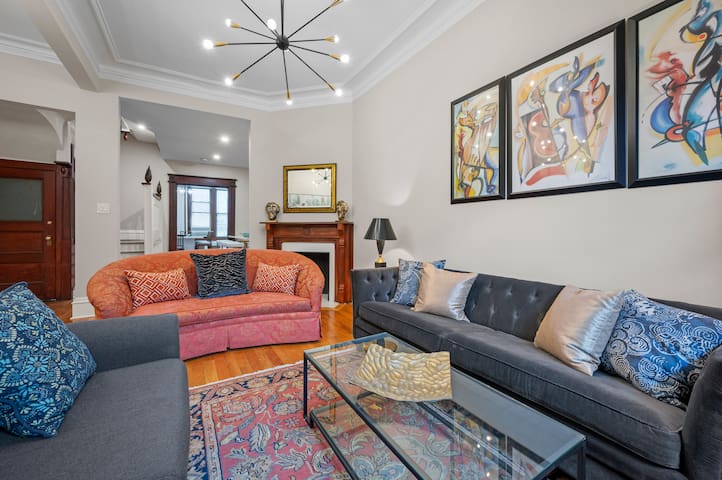 5 Bedrooms Townhouse in NYC