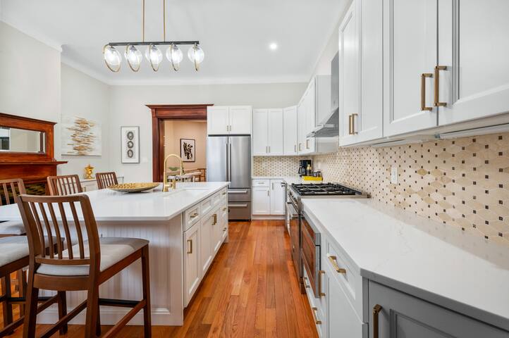 5 Bedrooms Townhouse in NYC gallery image 5