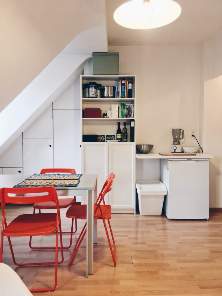 Popular Airbnb listing: Stunning View - Central Zurich - Bright Studio in Zürich