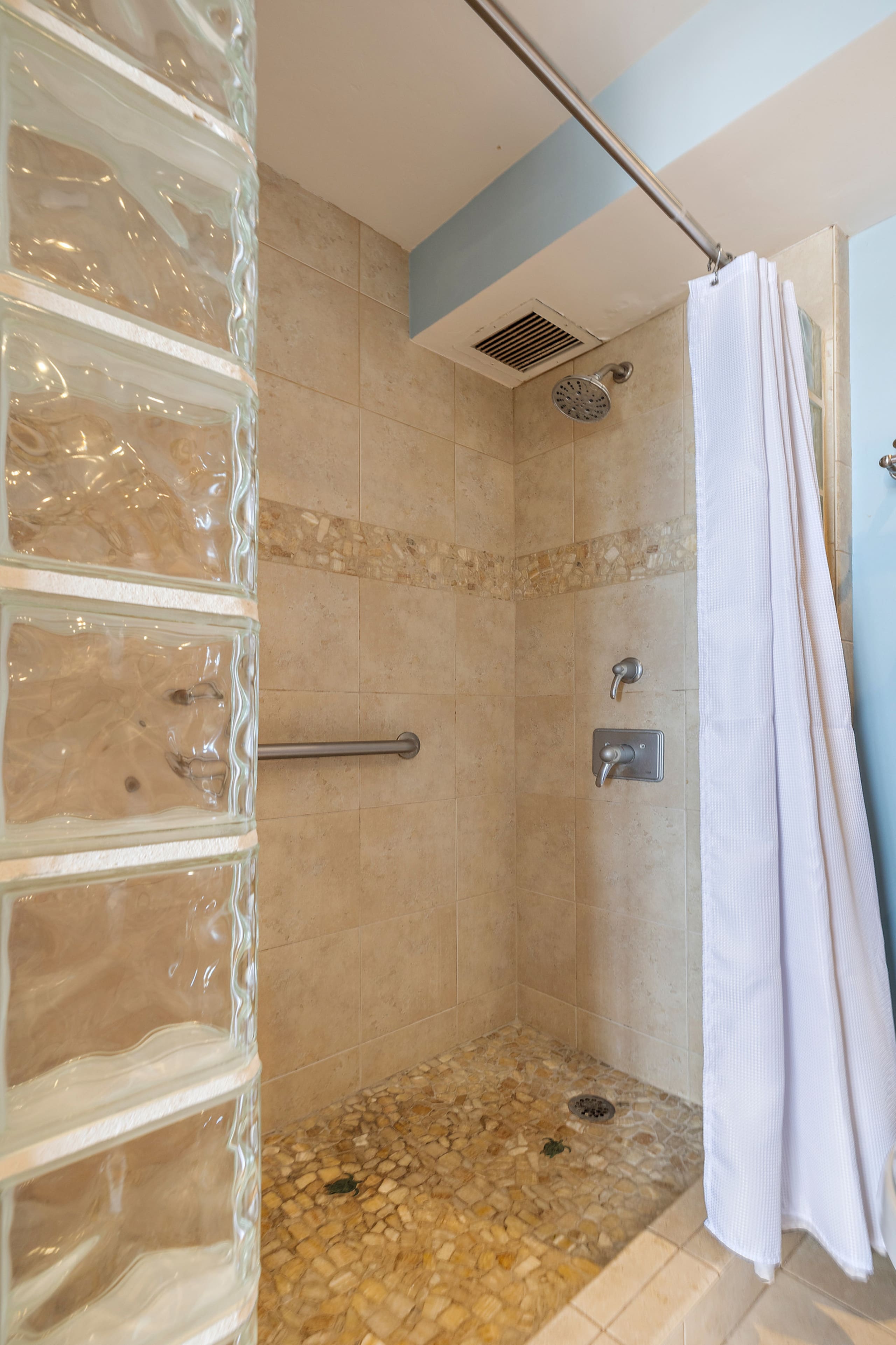 Tropical Oceanfront Escape *Pure Elegance* - Image 18