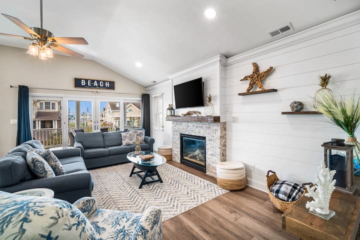 Მყუდრო ბუხარი ინდივიდუალური მოსასხამით ოთახის ცენტრად იქცევა და მყუდრო ატმოსფეროს ქმნის. Დატკბით ცოცხალი საუბრით ოჯახთან და მეგობრებთან ბუხართან, ოთახის მიმზიდველ გარემოში.