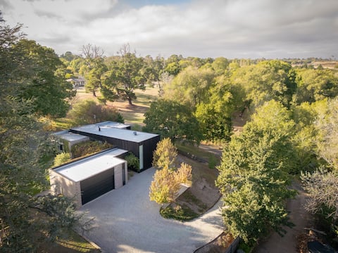 River House - Modern Luxury in Kyneton