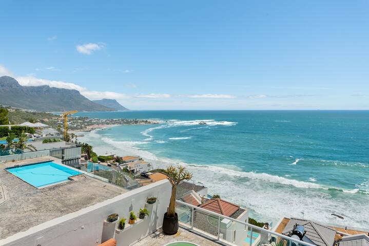 Private Clifton Escape | Pool, Jacuzzi & Butler gallery image 2