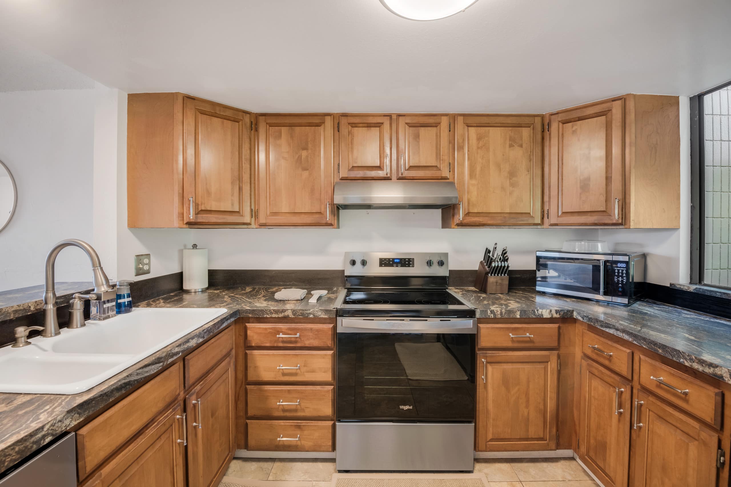 Condo in Kailua-Kona · ★4.9 · 2 bedrooms · 4 beds · 2 baths - Image 6