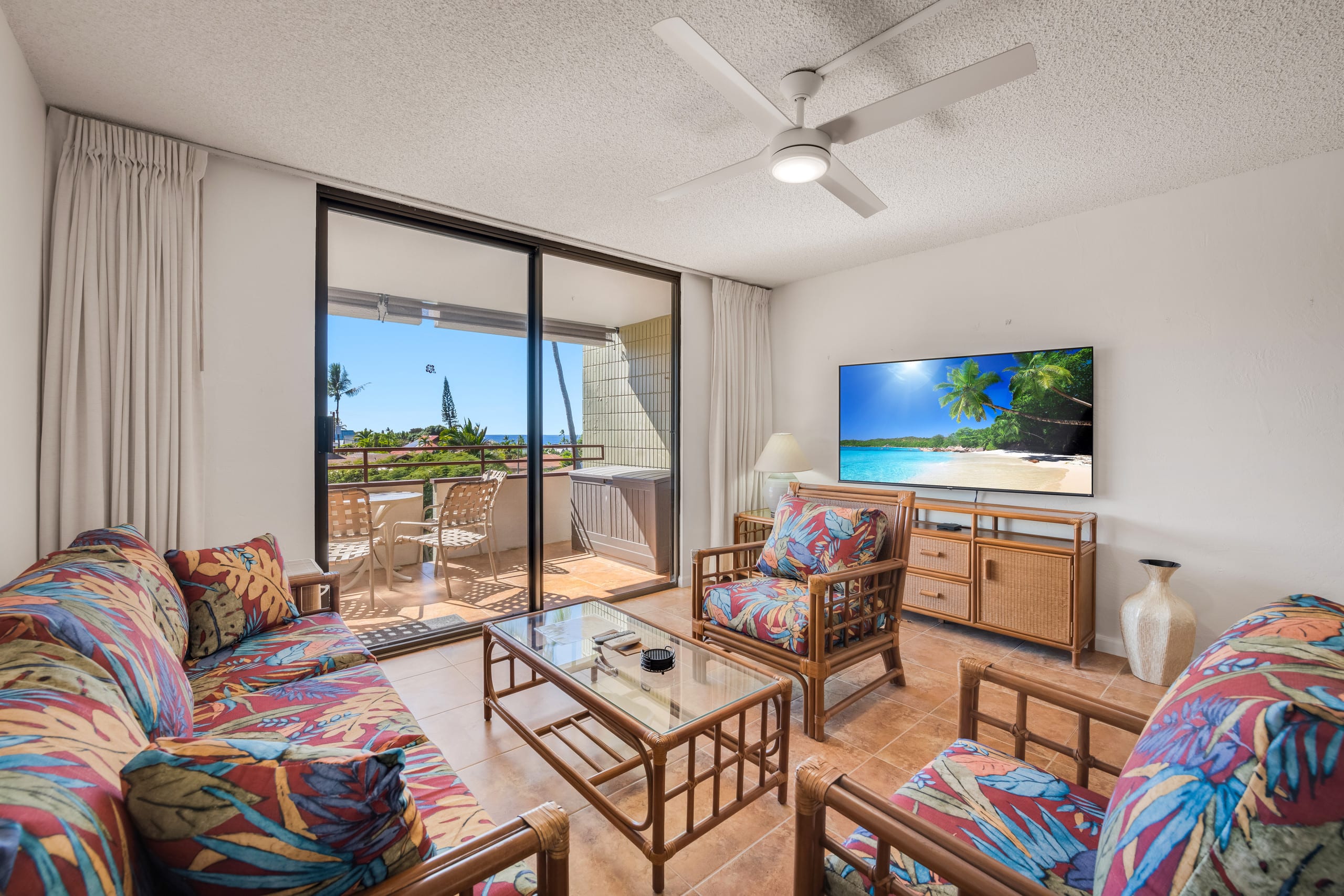 Condo in Kailua-Kona · ★4.9 · 2 bedrooms · 4 beds · 2 baths - Image 2