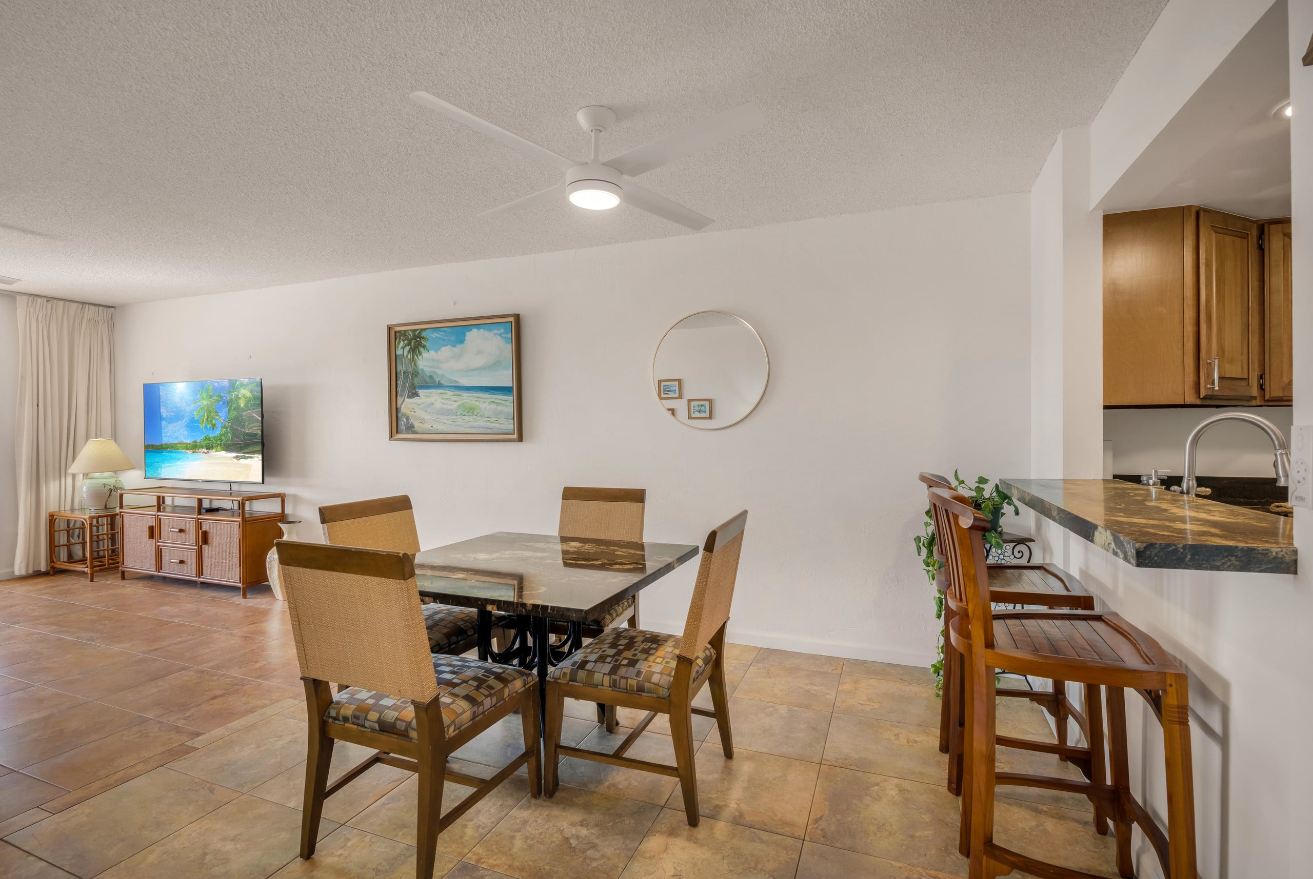 Condo in Kailua-Kona · ★4.9 · 2 bedrooms · 4 beds · 2 baths - Image 11
