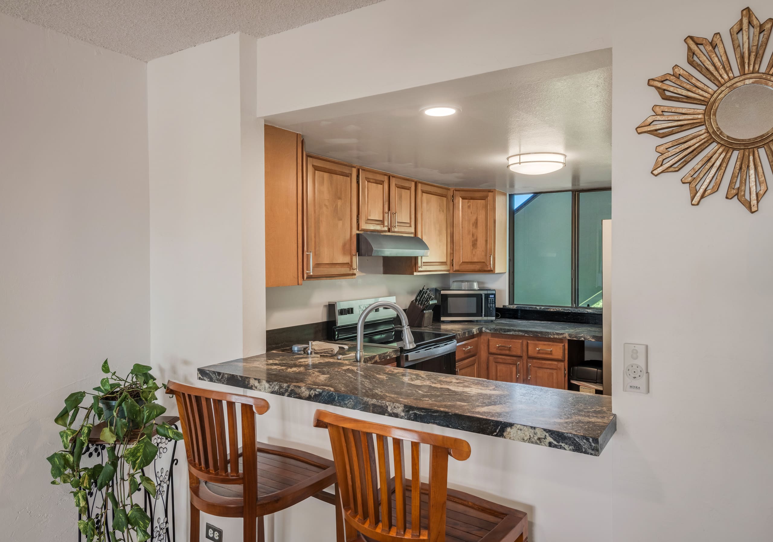 Condo in Kailua-Kona · ★4.9 · 2 bedrooms · 4 beds · 2 baths - Image 9