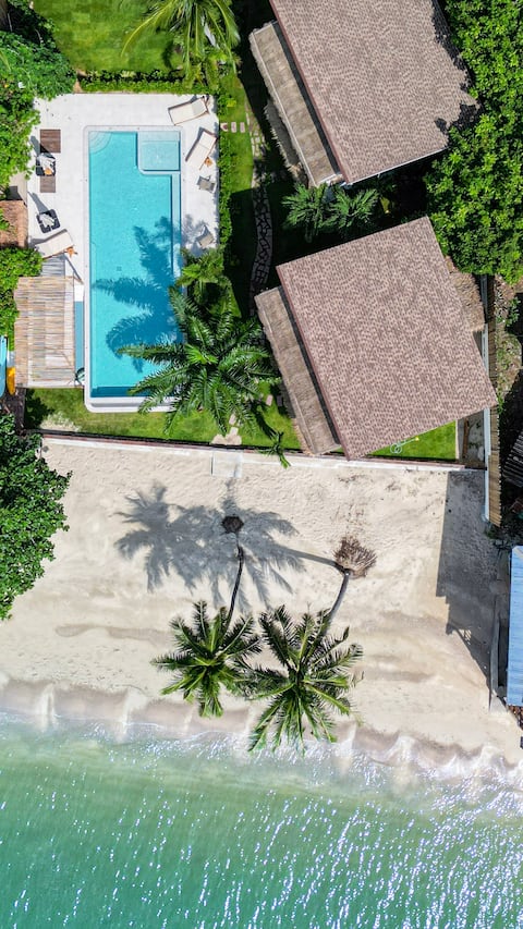 Beachfront 2 BR Villa, a Family Paradise