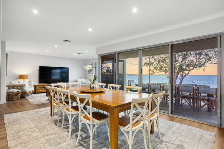 Dawesy – Waterfront + Dogs + Mooring Ball + Family gallery image 4