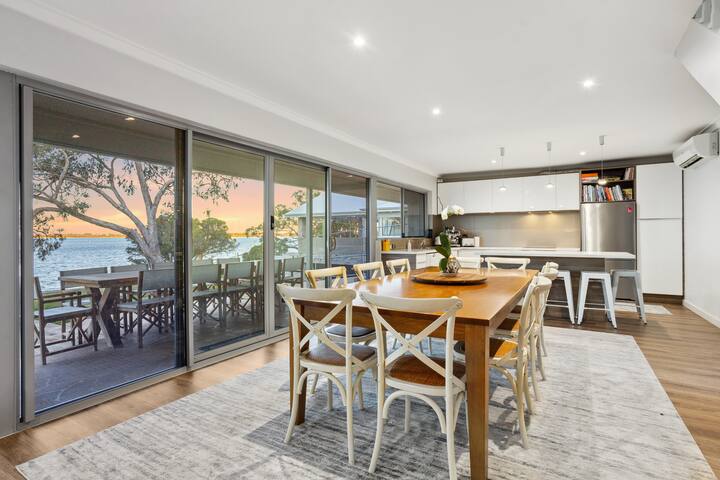 Dawesy – Waterfront + Dogs + Mooring Ball + Family gallery image 5