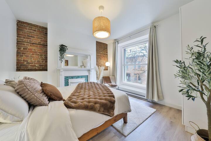 Modern Luxury | NEW | Central MTL | Street Parking gallery image 4