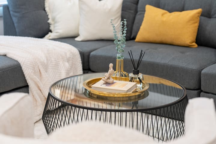 Modern Luxury | NEW | Central MTL | Street Parking gallery image 2