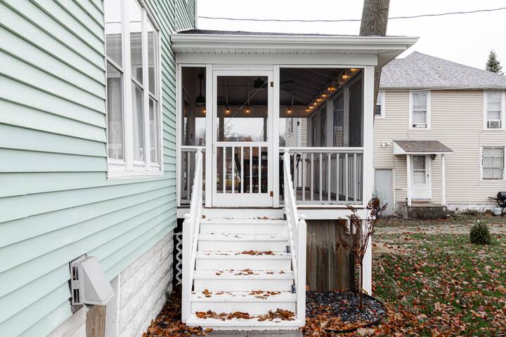The Tulip House - Houses for Rent in Winona Lake, Indiana