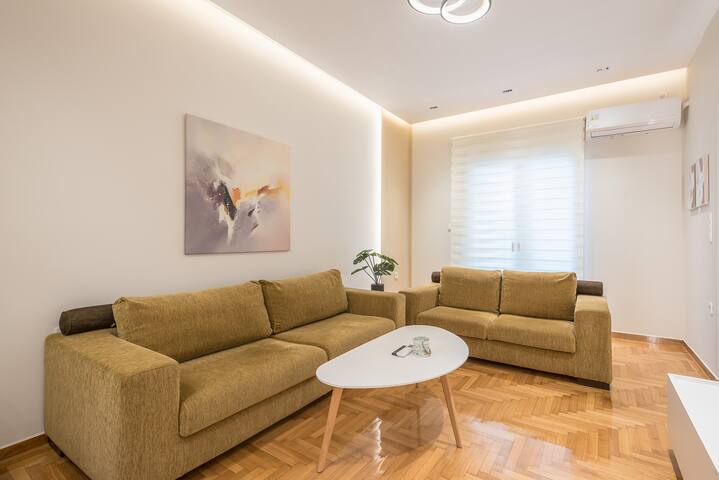 Dream Athens Stay: Cozy 3BR with balcony
